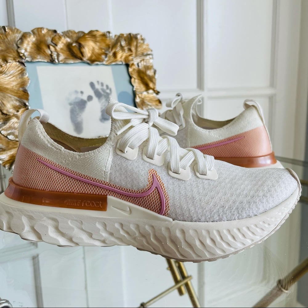 Nike Women's React Infinity Run Flyknit SIZE 8
